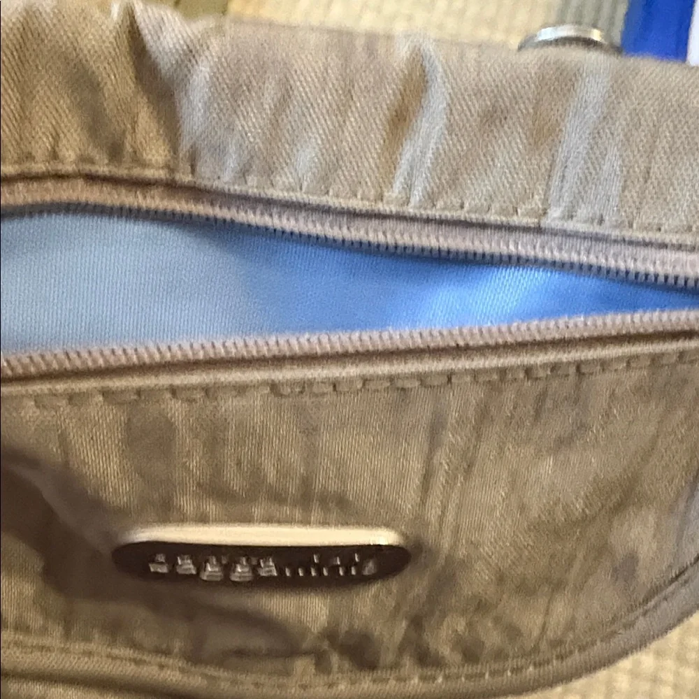 Baggallini beige Crossbody hiking travel Bag - Picture 9 of 10